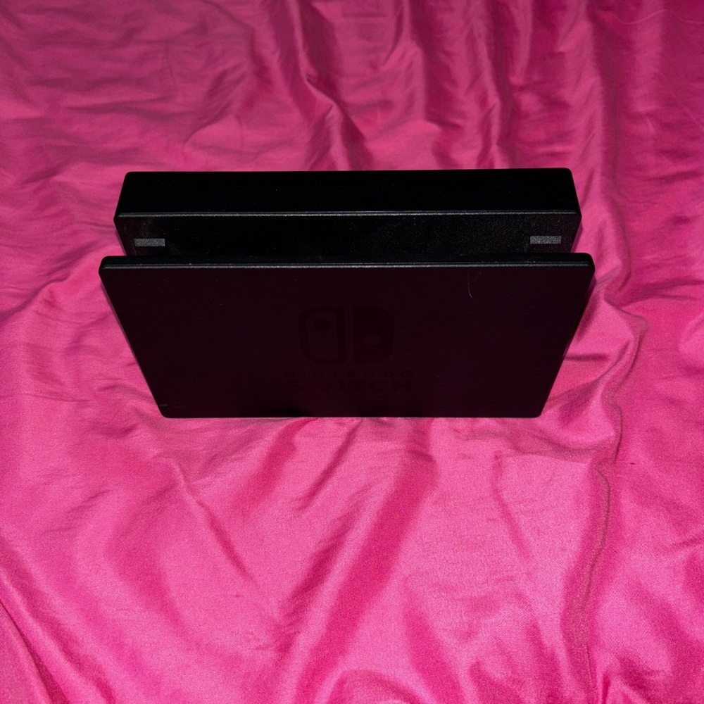 Nintendo Switch - Picture 7 of 11